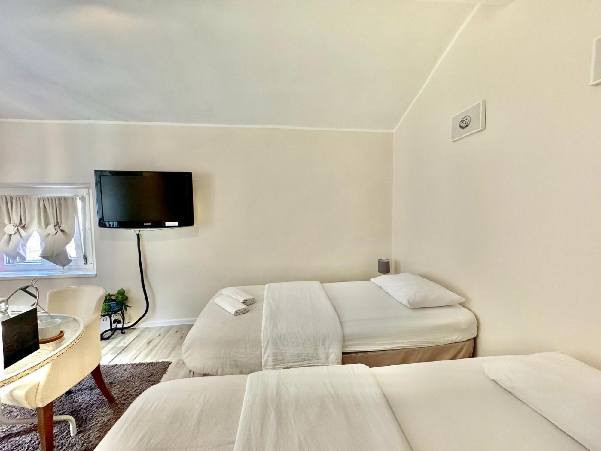 Maison Sarraj Parma Ngoại thất bức ảnh